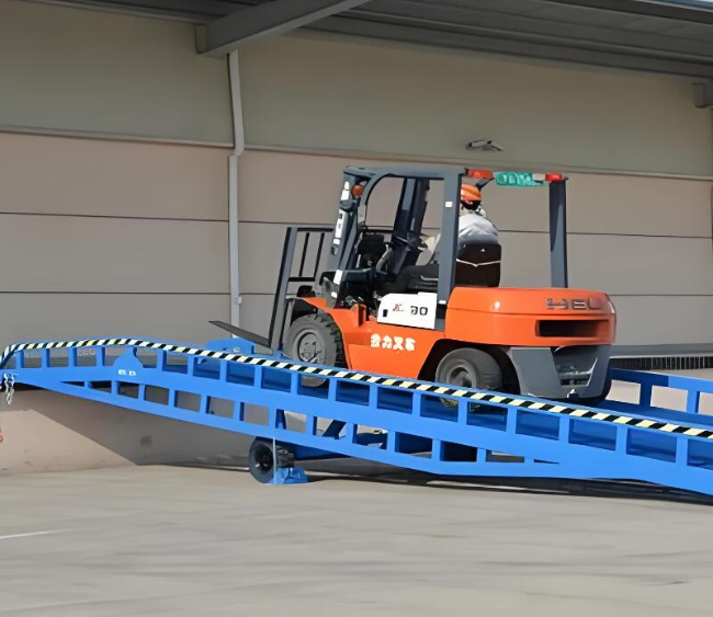 海城移动式卸货平台（叉车用）